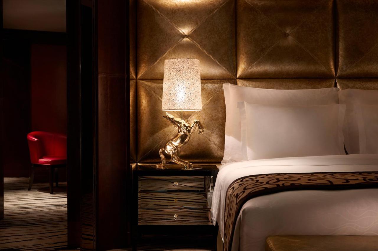 The Meydan Hotel Dubai Exterior foto A room at the Mandarin Oriental, Beijing