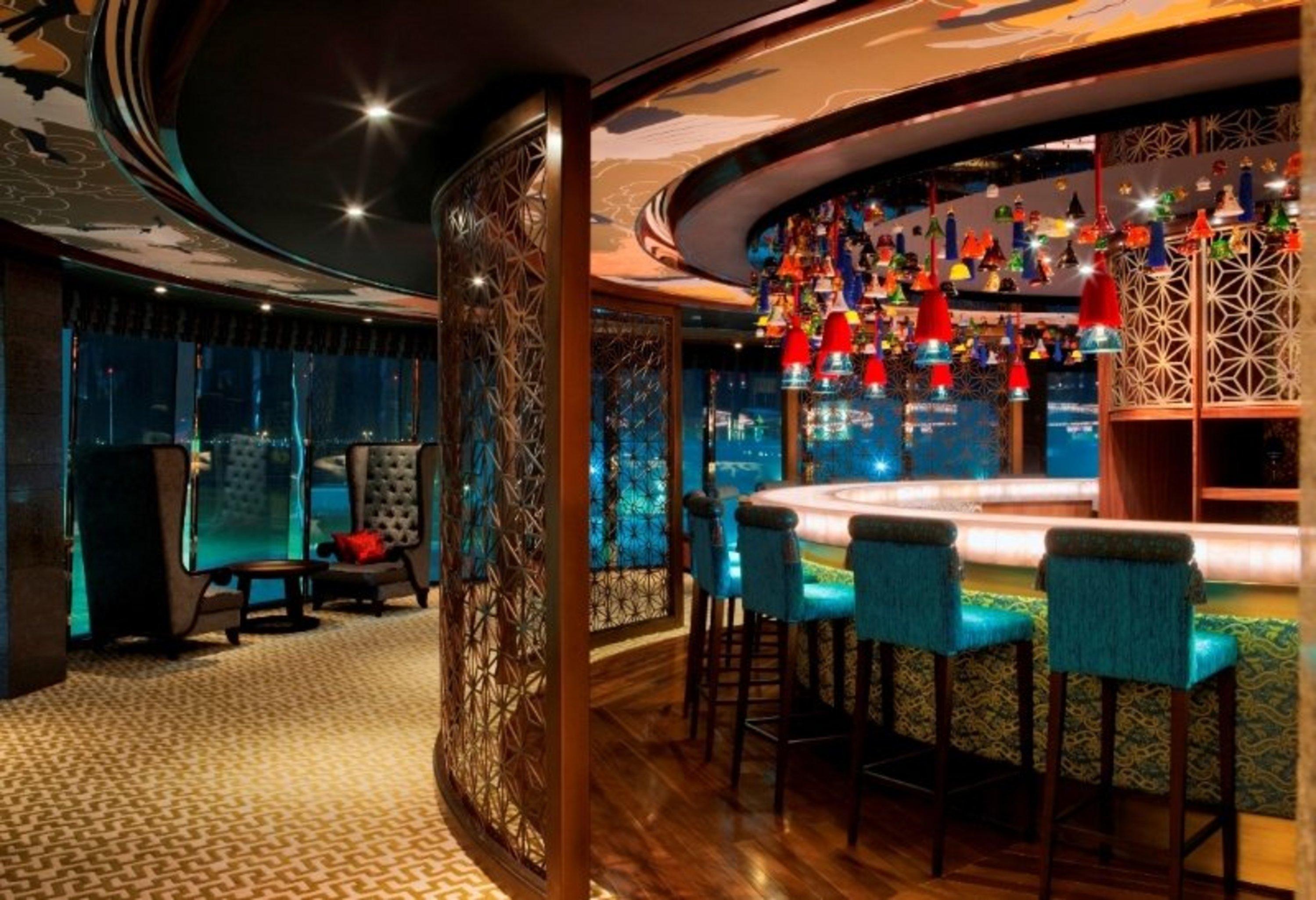 The Meydan Hotel Dubai Exterior foto The bar on board of the cruise ship