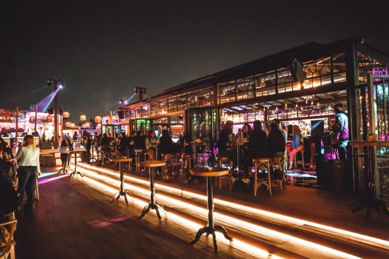 The Meydan Hotel Dubai Exterior foto The Sky Bar at the Marina East