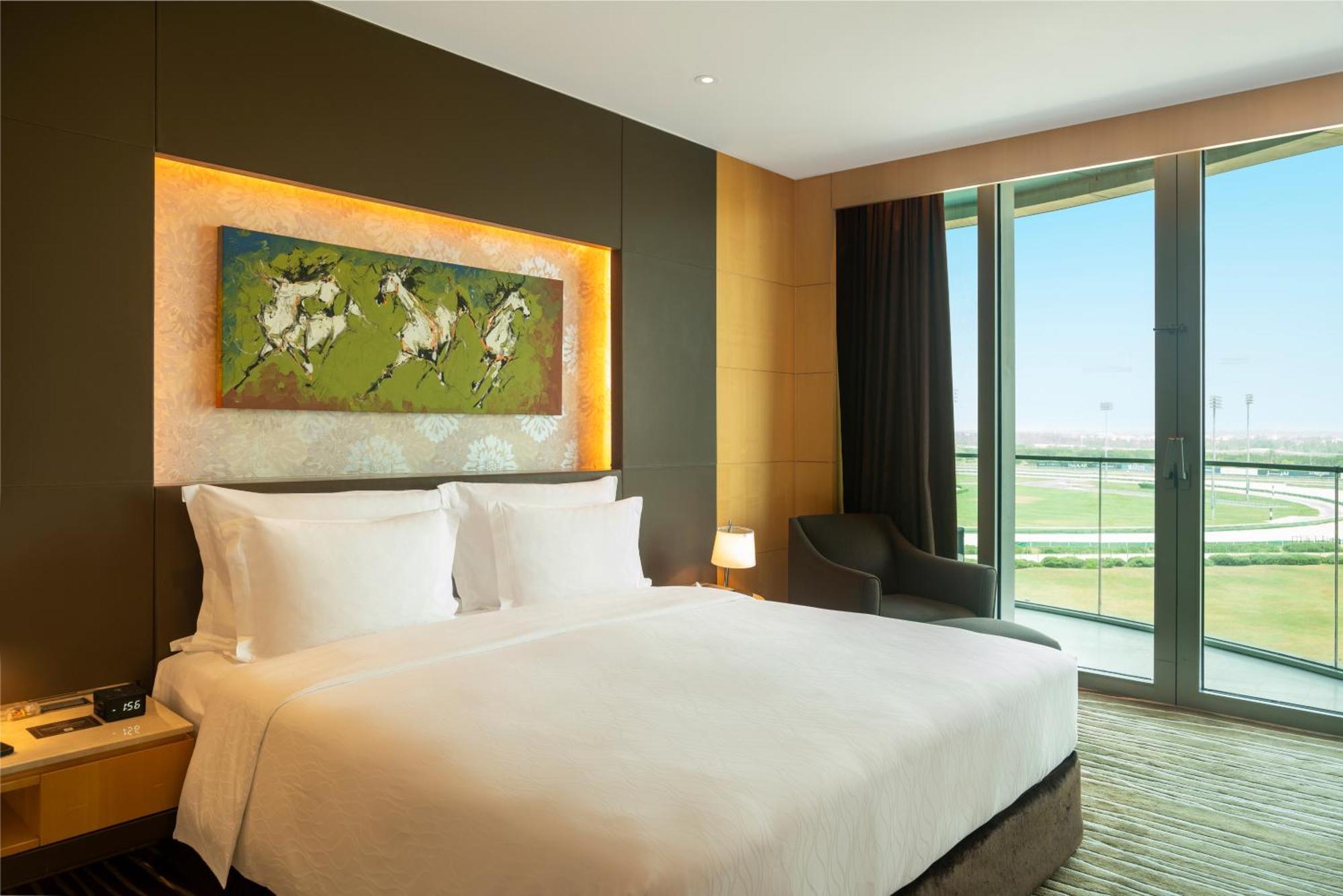 The Meydan Hotel Dubai Exterior foto A bedroom at the Meydan Grand Hotel