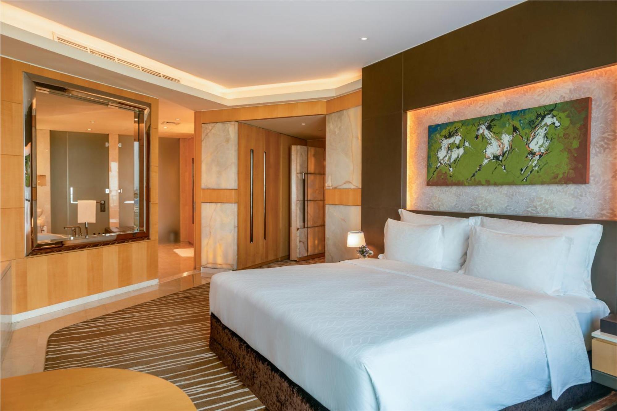 The Meydan Hotel Dubai Exterior foto A bedroom at the hotel