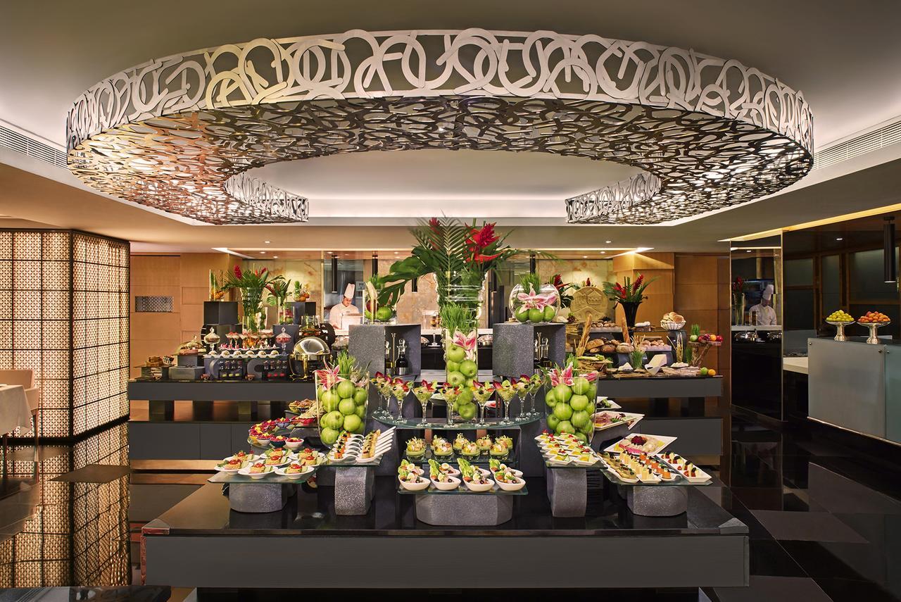 The Meydan Hotel Dubai Exterior foto The buffet at the Mandarin Oriental, Bangkok